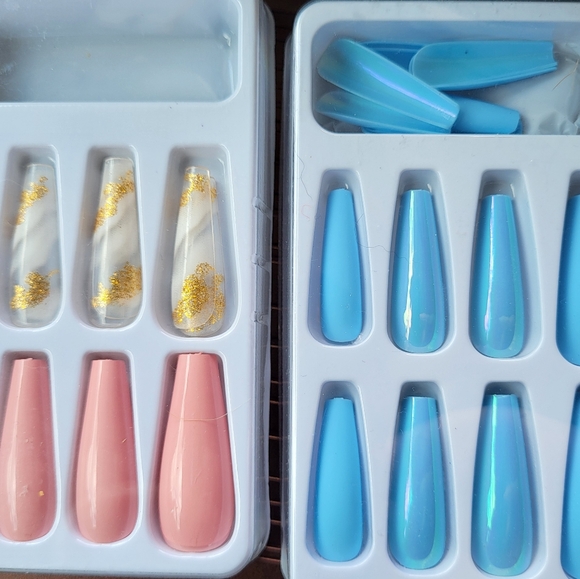 Set of 18 blue matte and irridescent coffin shape fashion nails - Picture 3 of 4